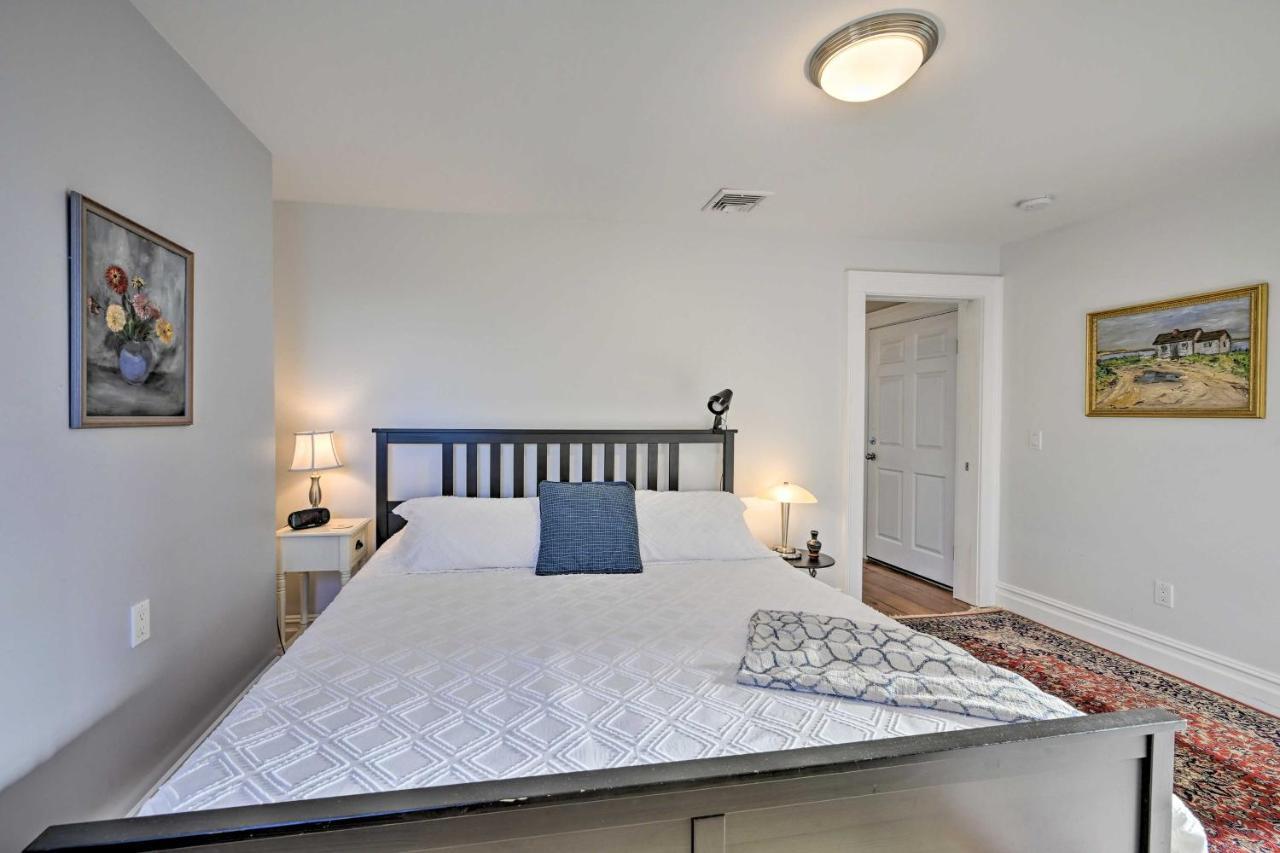 Bright Apartment - Half Mi To Greenport Harbor! Exterior photo