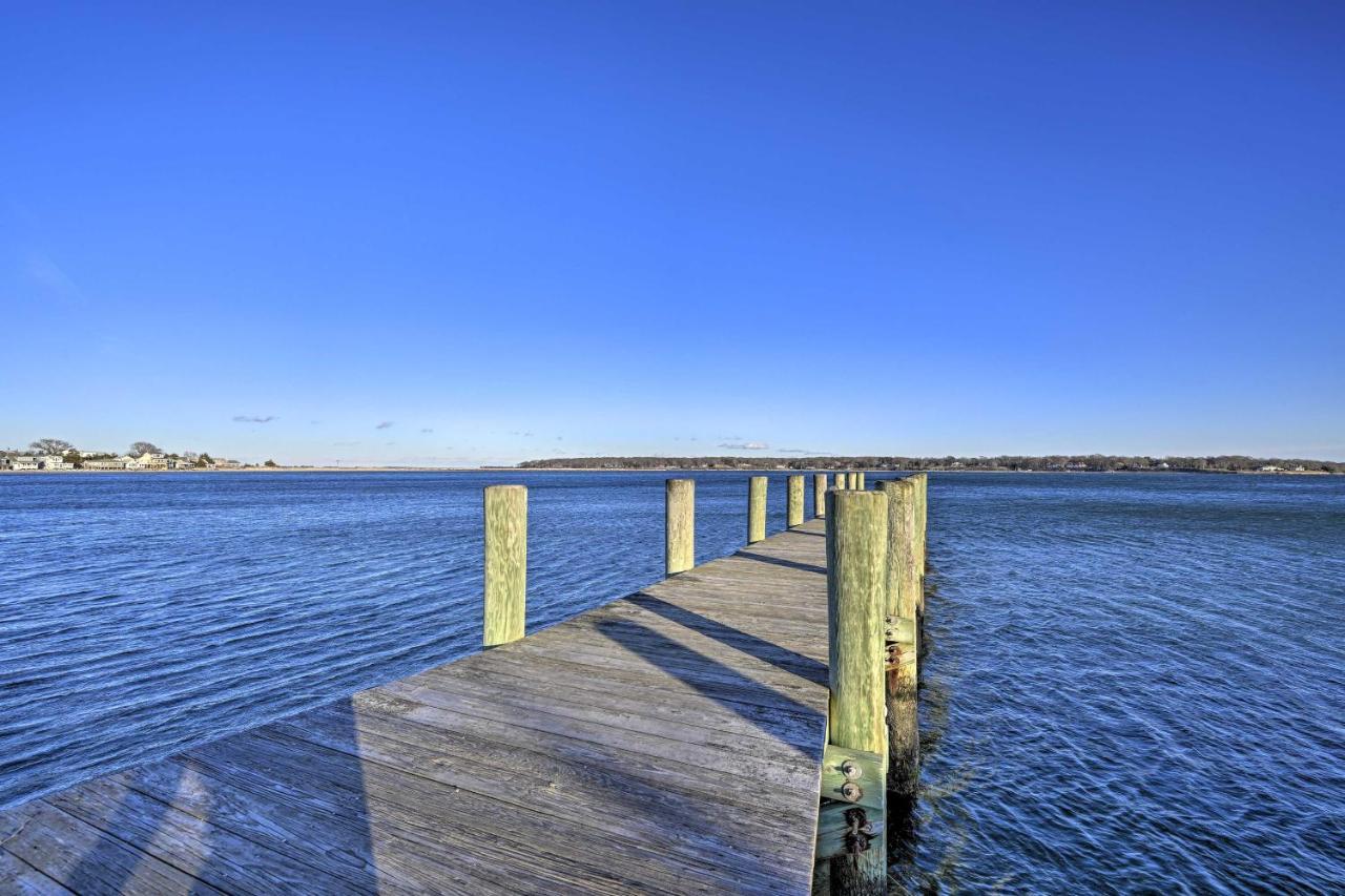 Bright Apartment - Half Mi To Greenport Harbor! Exterior photo