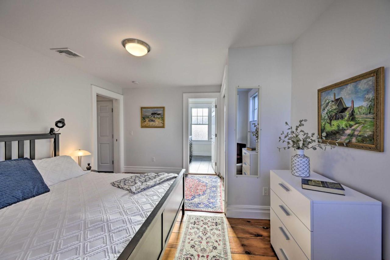 Bright Apartment - Half Mi To Greenport Harbor! Exterior photo