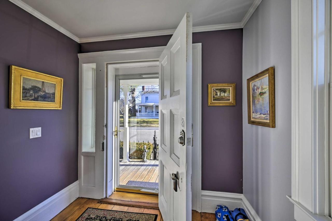 Bright Apartment - Half Mi To Greenport Harbor! Exterior photo